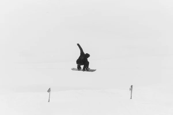 苏翊鸣完美完成正脚后空翻三周半单板滑雪新难度惊动国际雪联